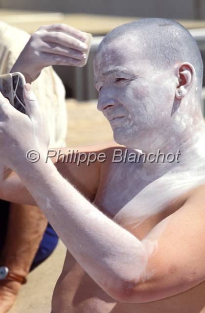 maquillage.JPG - Séance de maquillageCannes, 1994